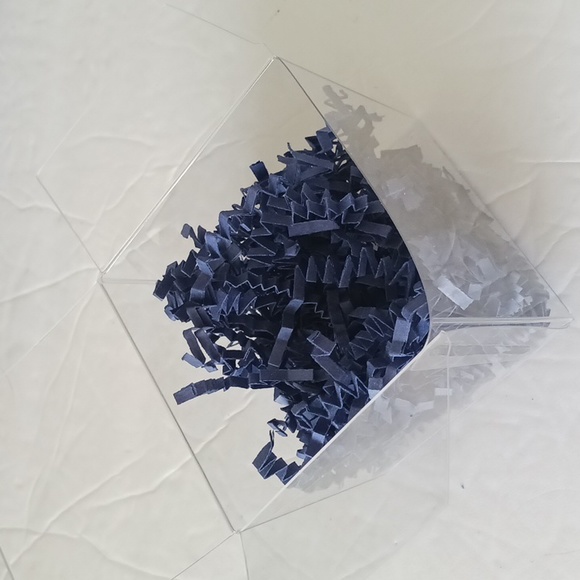 16 small plastic clear  gift boxes w navy blue  Crinkle Paper 3"x 3" x 3" - Picture 8 of 12